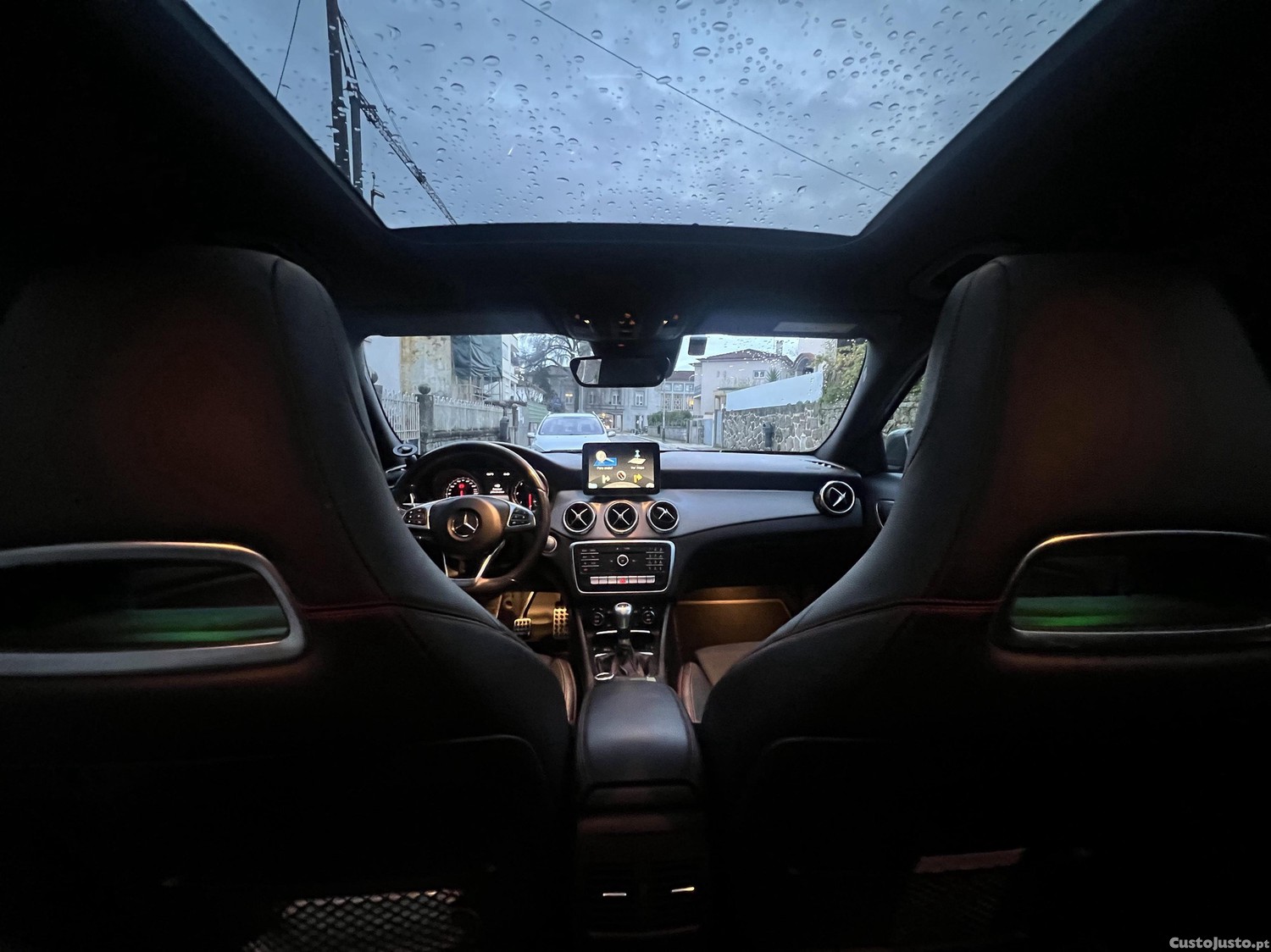 Mercedes-Benz GLA 180 180 AMG LINE — fotografia 4