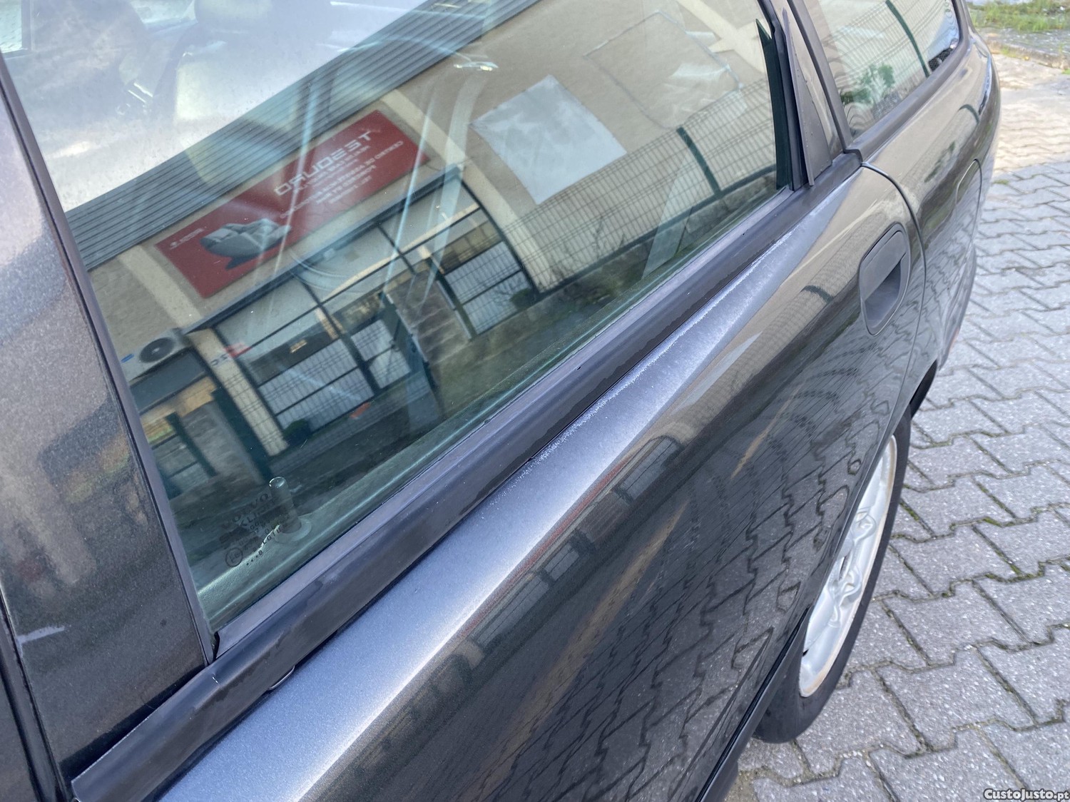 Volvo V40 1.6i16V — fotografia 11