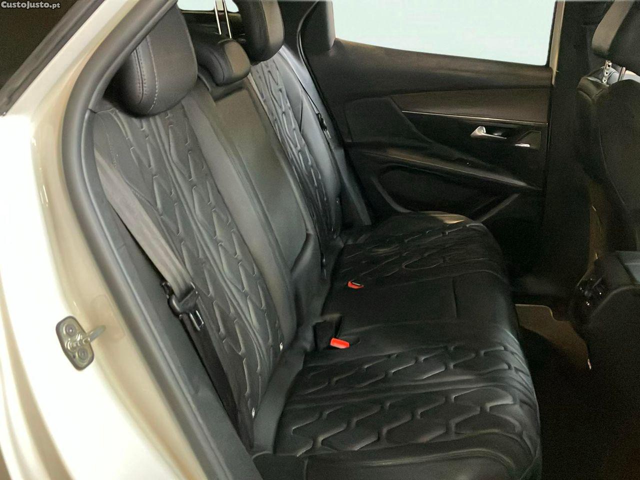 Peugeot 3008 225 e-EAT8 GT Pack — fotografia 9