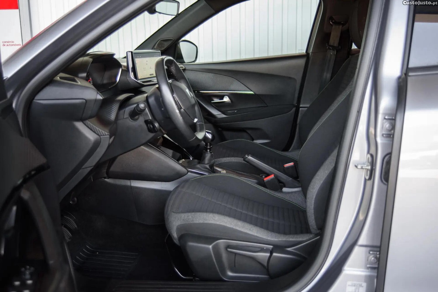 Peugeot 2008 1.2 PureTech Active — fotografia 7