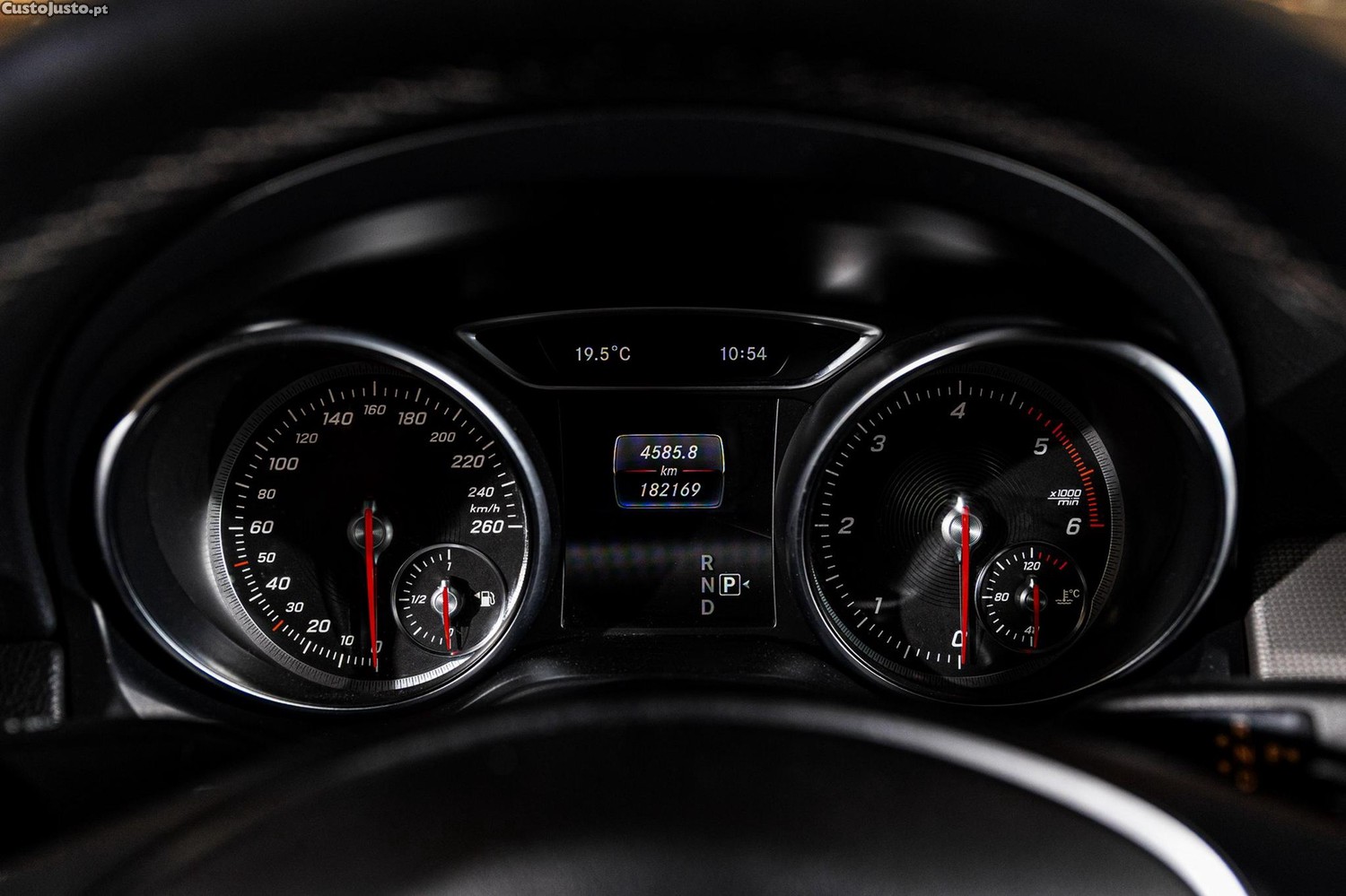 Mercedes-Benz CLA 200 d Urban Aut. — fotografia 13