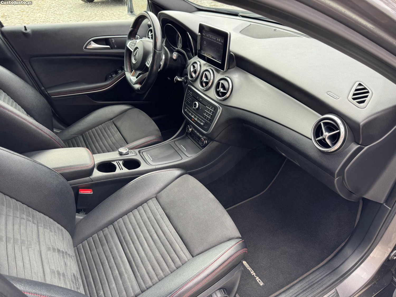 Mercedes-Benz GLA 180 AMG AUTO — fotografia 3