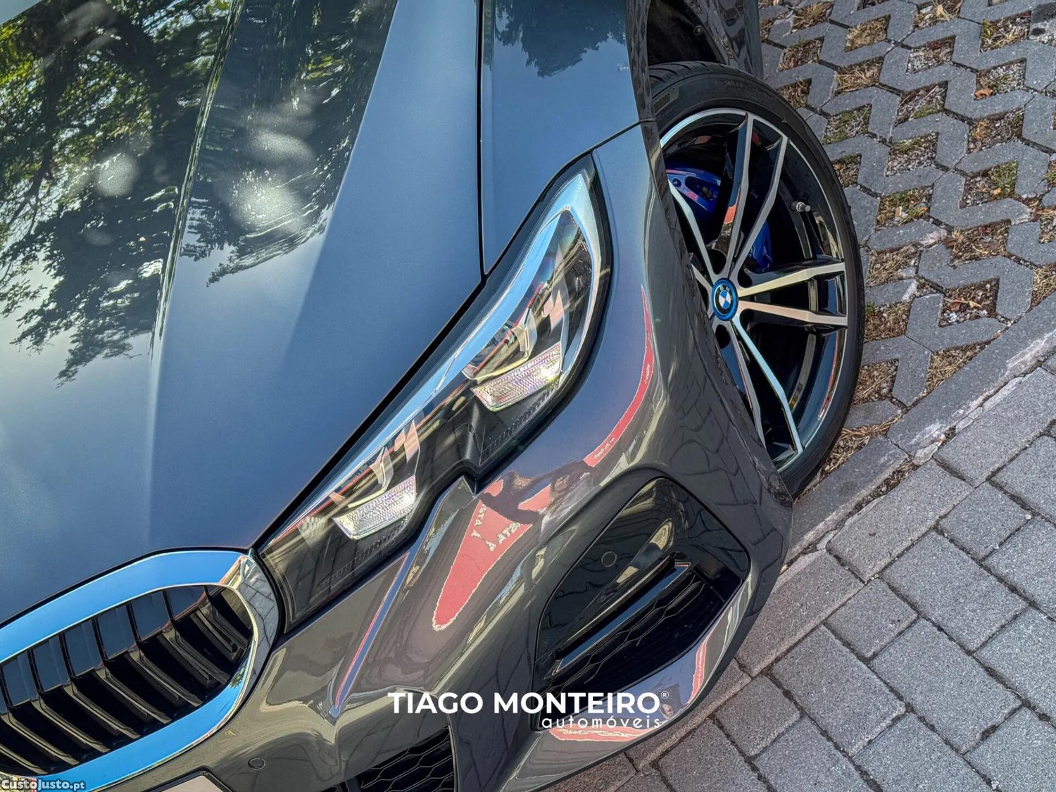 BMW 330 e Pack Desportivo M Auto — fotografia 2