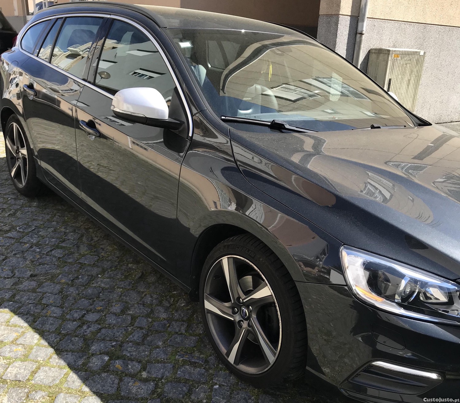 Volvo V60 D4 R/Design — photo 3