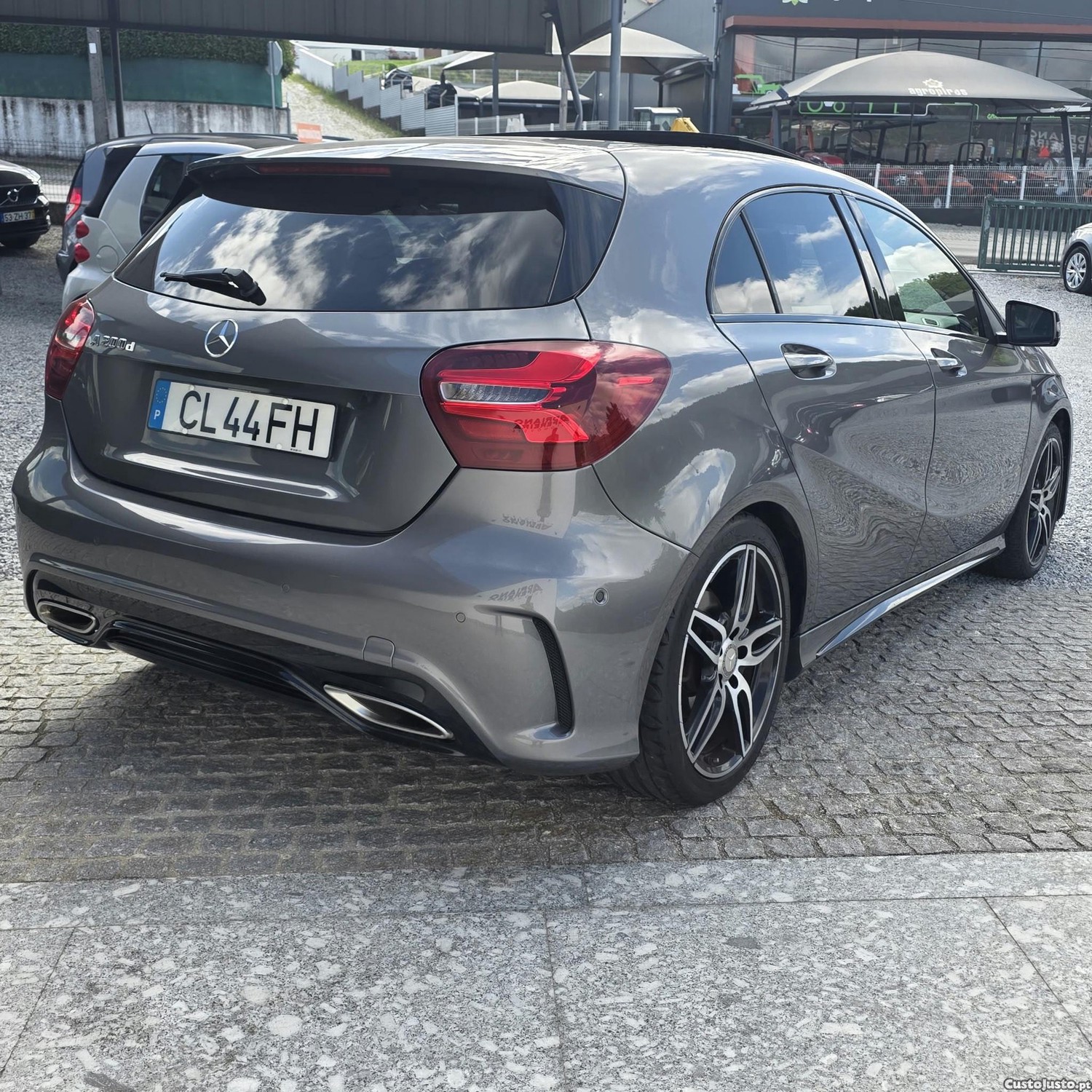 Mercedes-Benz A 200 d AMG Line Aut. — fotografia 12