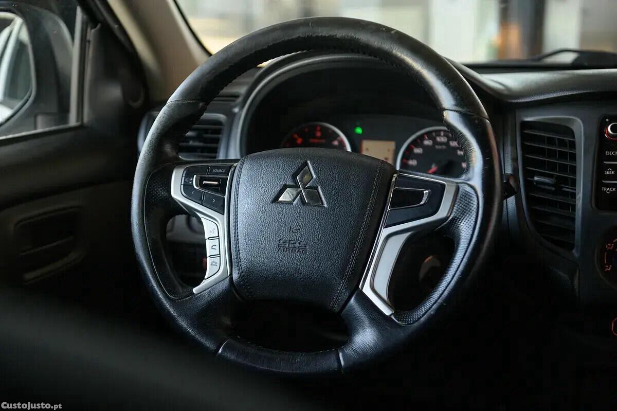 Mitsubishi L200 2.4 DI-D Club Invite Strakar Look 4WD — fotografia 10