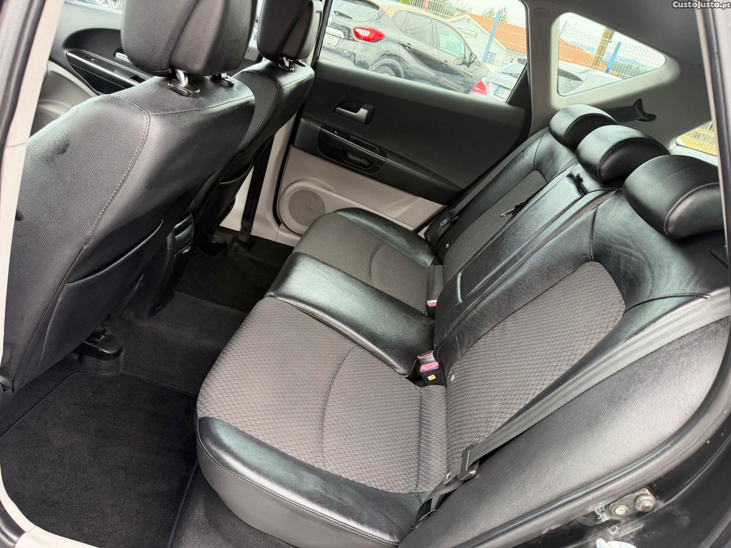 Kia Ceed 1.6 CRDI — fotografia 2