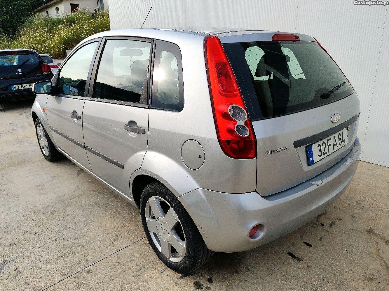 Ford Fiesta 1.4 Tdci Futura — fotografia 8