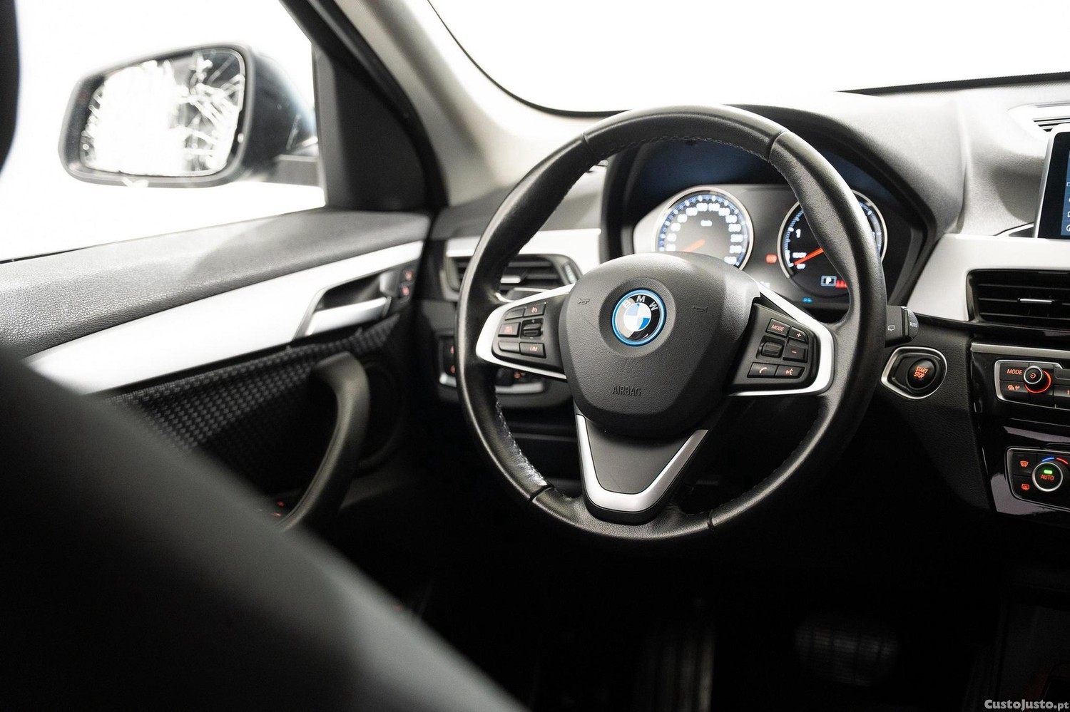 BMW X1 25 e xDrive Corporate Edition — fotografia 20