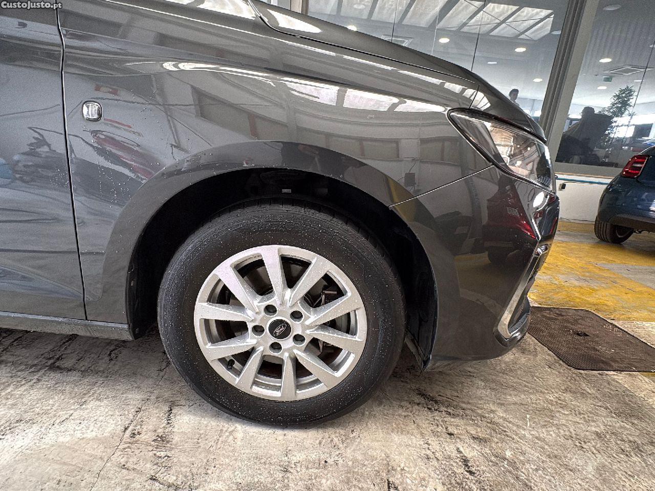 Ford Tourneo 1.5 EcoBoost Titanium — fotografia 8