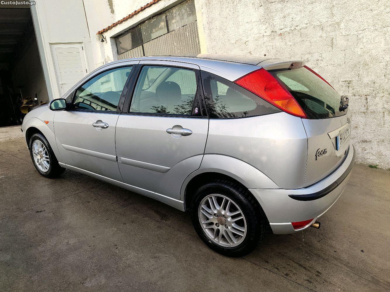 Ford Focus 1.6 Ghia 31.000km — fotografia 10
