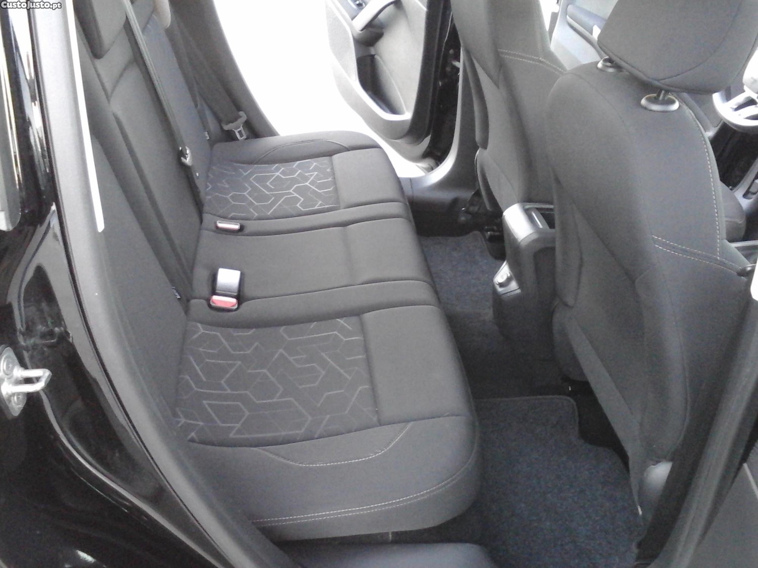 Peugeot 2008 1.6 HDi Style em excelente estado 12/2015 — fotografia 5