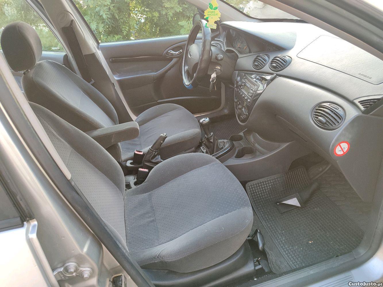 Ford Focus 1.6 Ghia 31.000km — fotografia 2