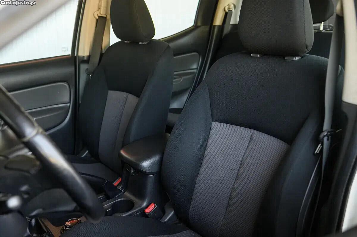 Mitsubishi L200 2.4 DI-D CD Invite 4WD — fotografia 11