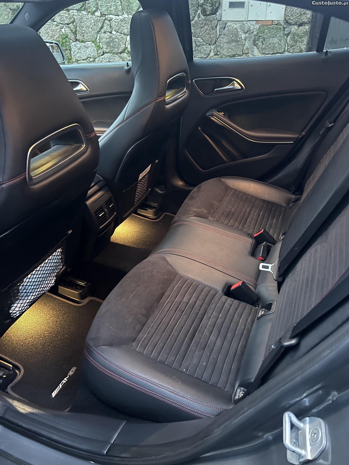 Mercedes-Benz GLA 180 180 AMG LINE — fotografia 3