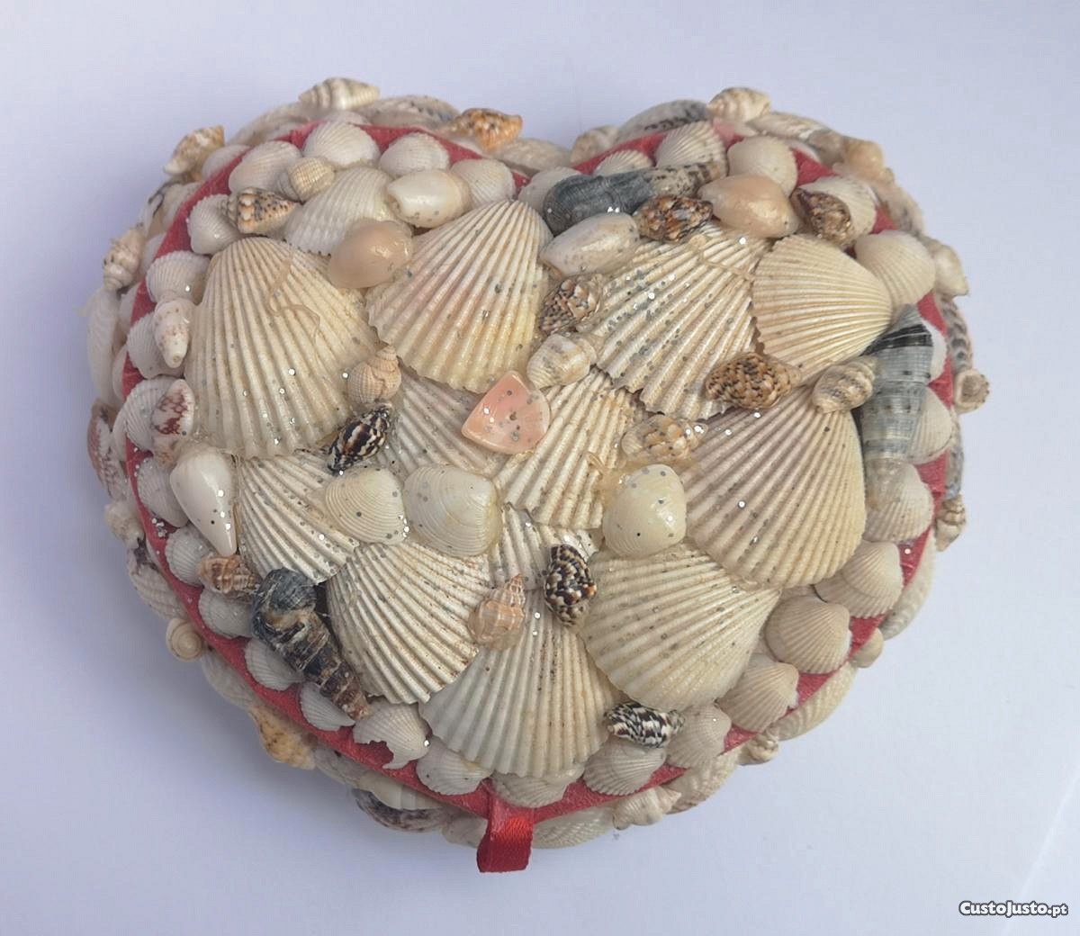 Guarda-jóias artesanal com conchas
