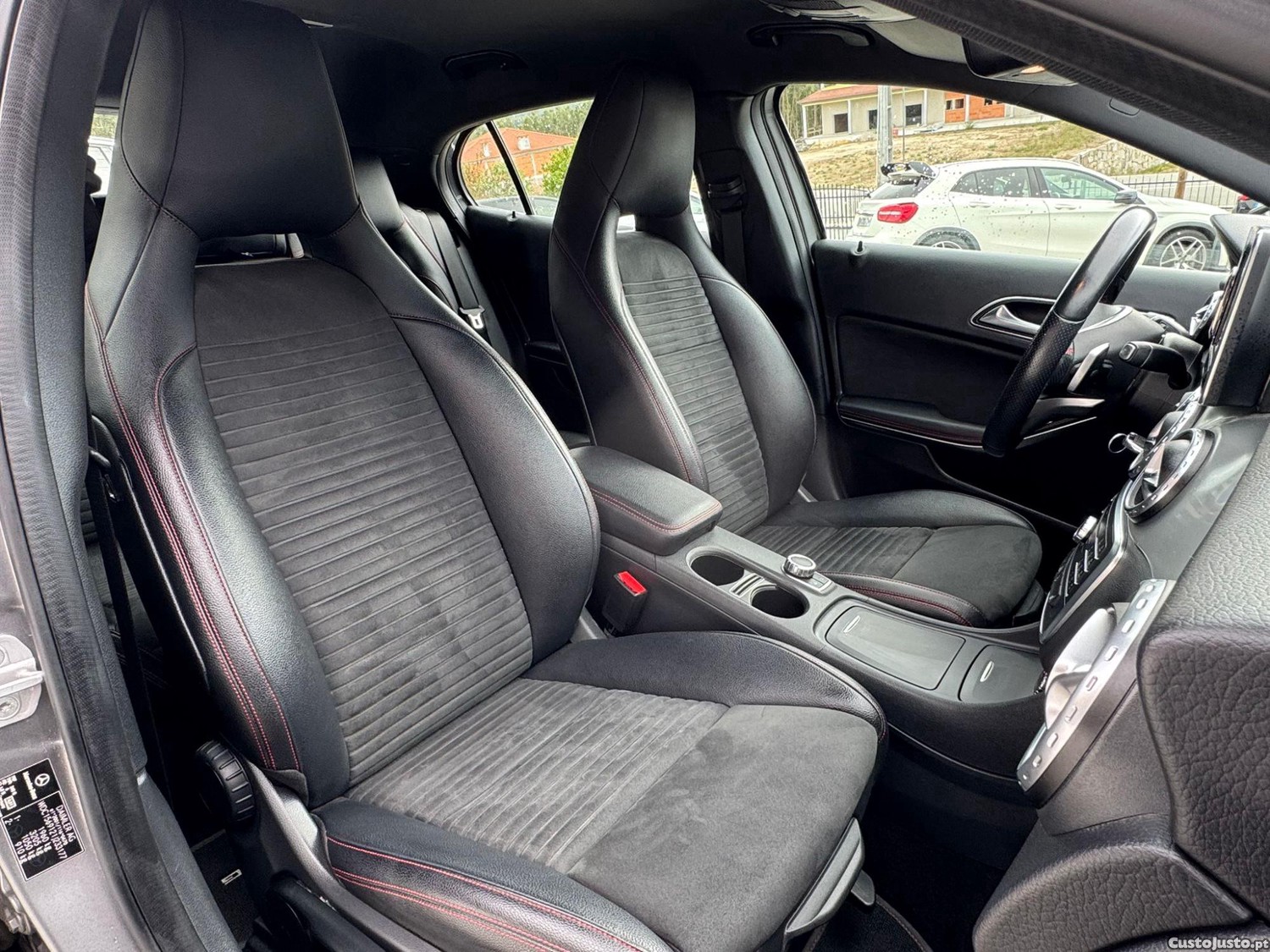 Mercedes-Benz GLA 180 AMG AUTO — fotografia 4