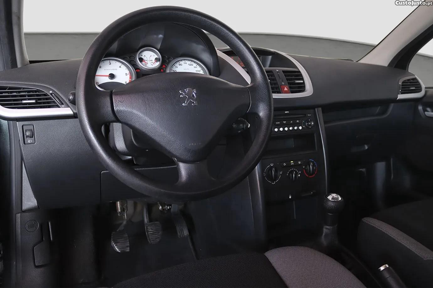 Peugeot 207 1.4 HDi Urban — photo 4