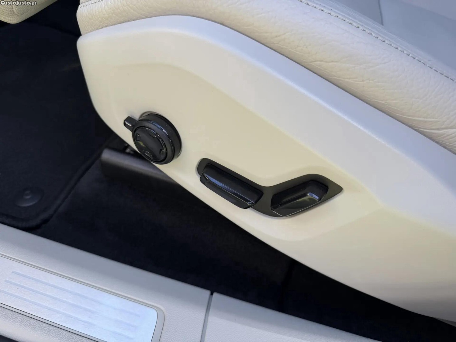 Volvo XC 60 2.0 B4 Plus Bright — fotografia 15