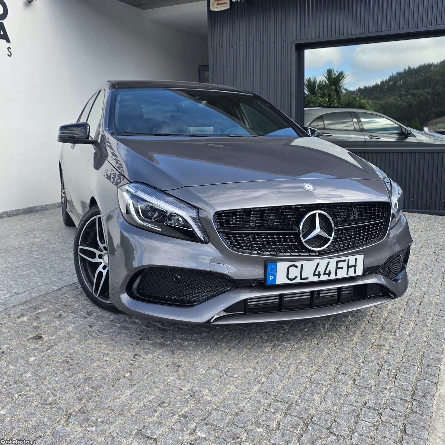 Mercedes-Benz A 200 d AMG Line Aut. — fotografia 11