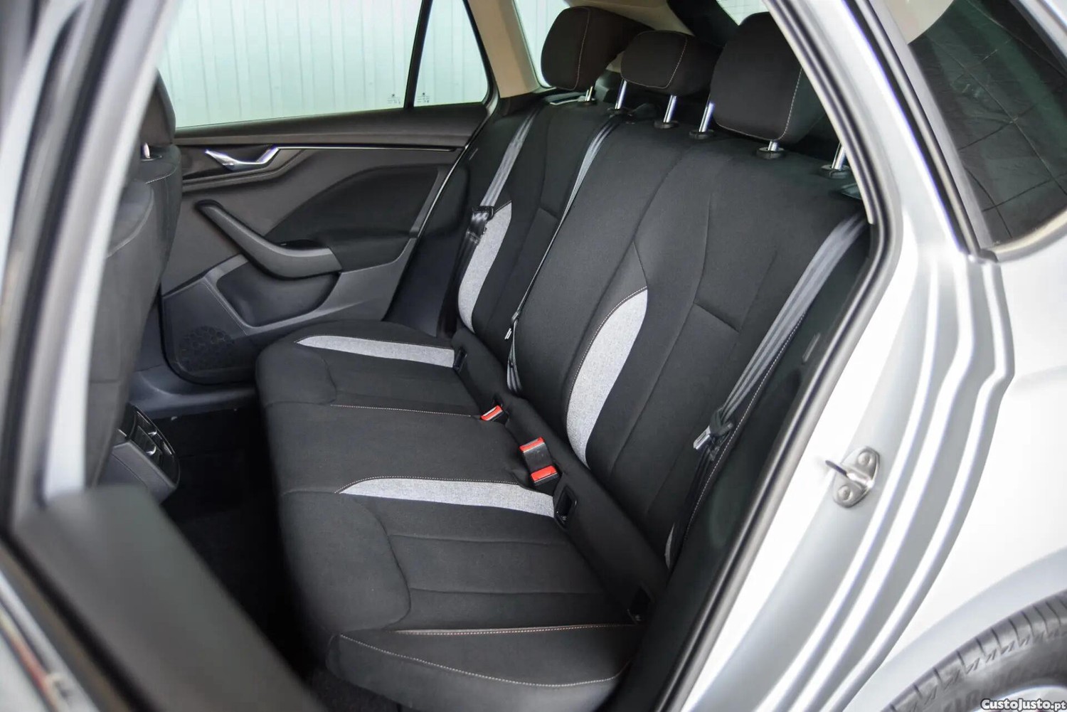 Skoda Kamiq 1.0 TSI Ambition DSG — fotografia 6