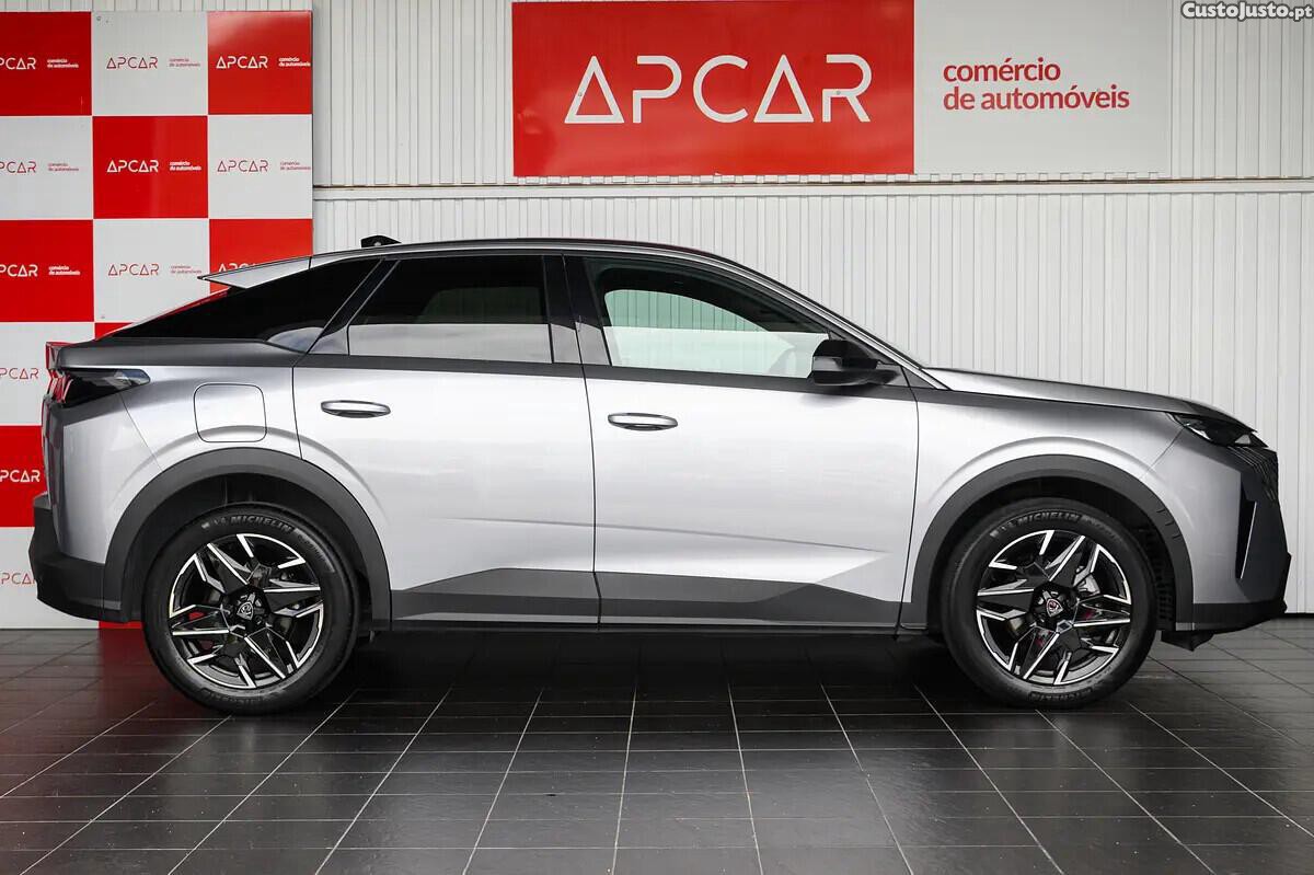 Peugeot 3008 1.2 Hybrid Allure e-DCS6 — fotografia 30