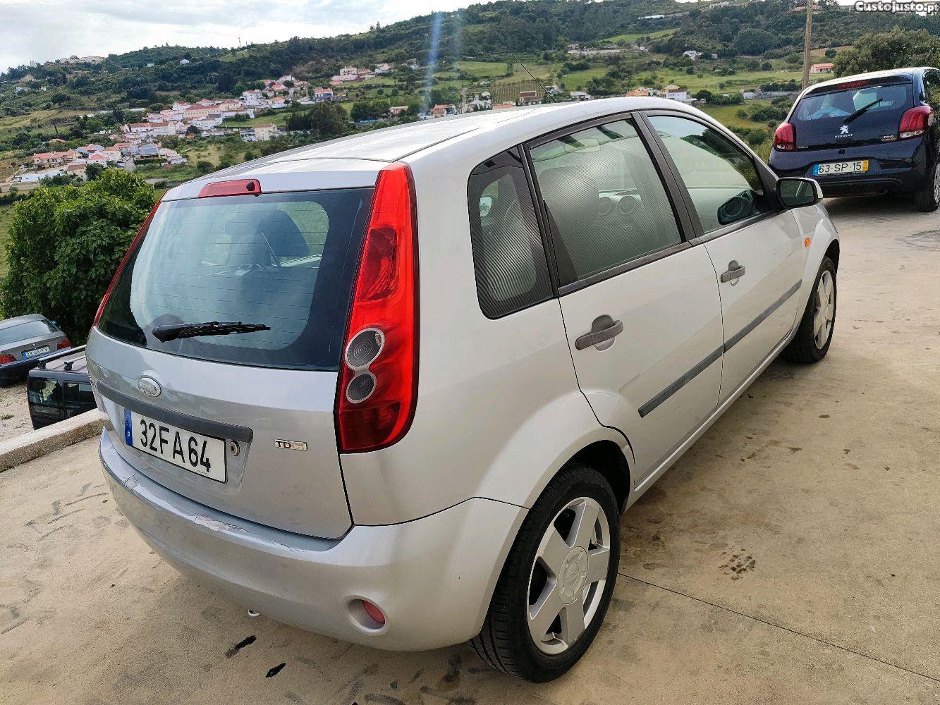 Ford Fiesta 1.4 Tdci Futura — fotografia 7