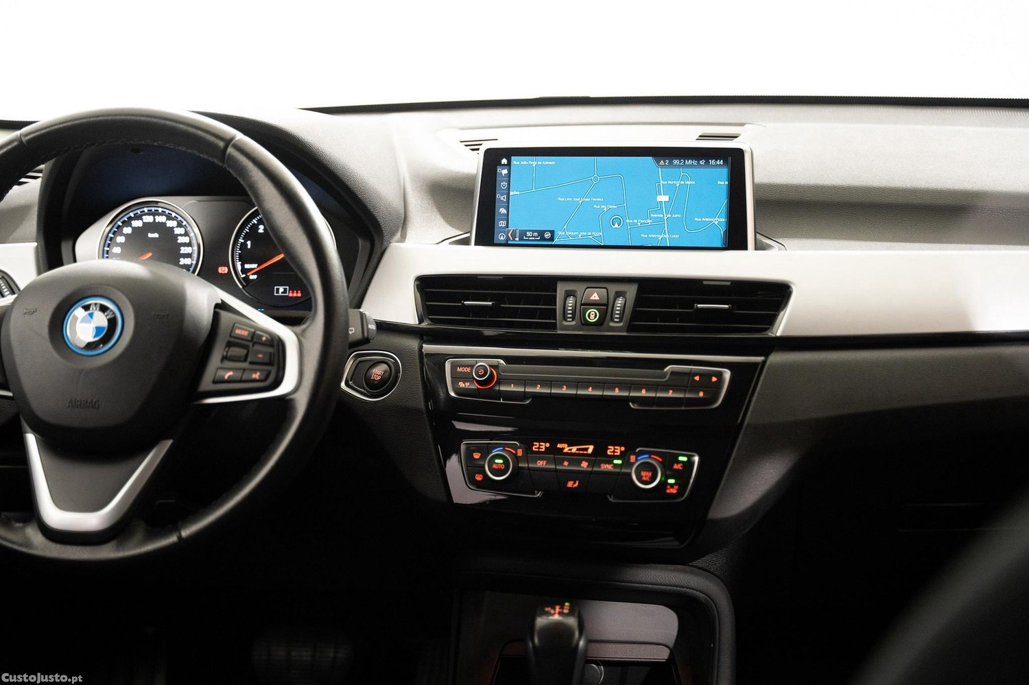 BMW X1 25 e xDrive Corporate Edition — fotografia 19