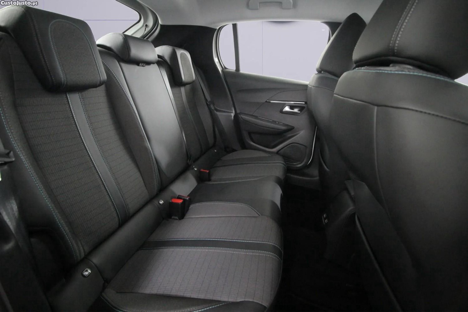 Peugeot e-208 50 kWh Style — fotografia 4