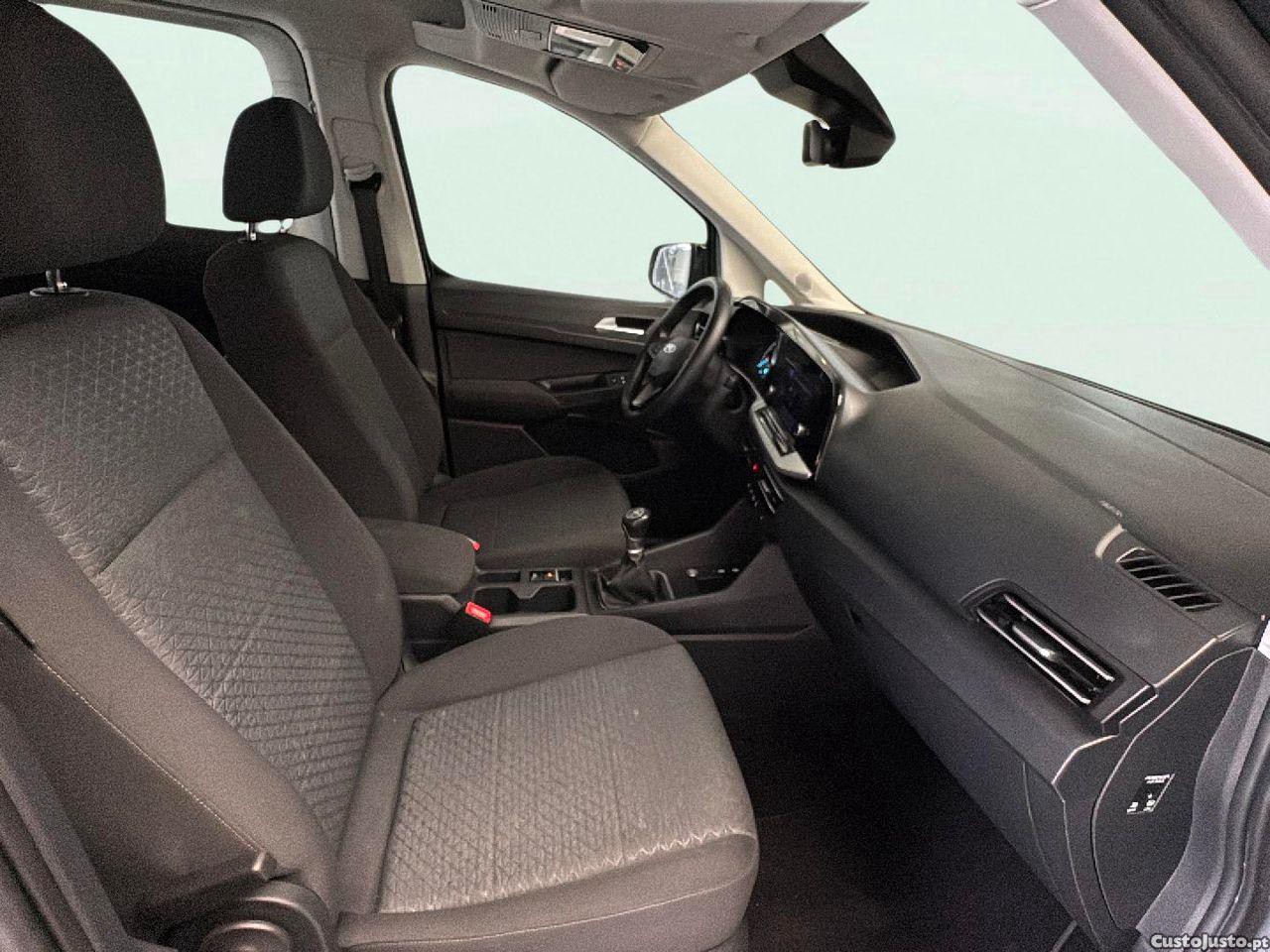 Ford Tourneo 1.5 EcoBoost Titanium — fotografia 3