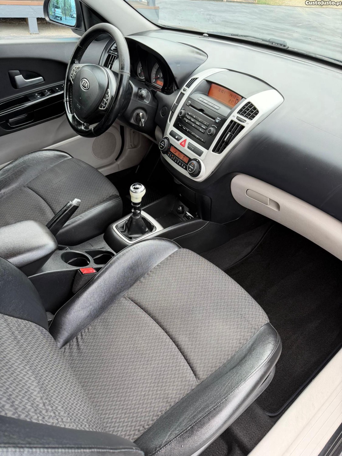 Kia Ceed 1.6 CRDI — fotografia 3