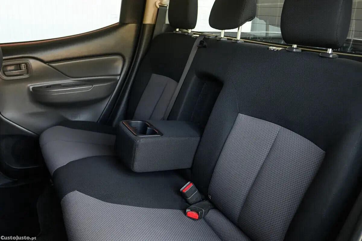 Mitsubishi L200 2.4 DI-D CD Invite 4WD — fotografia 9