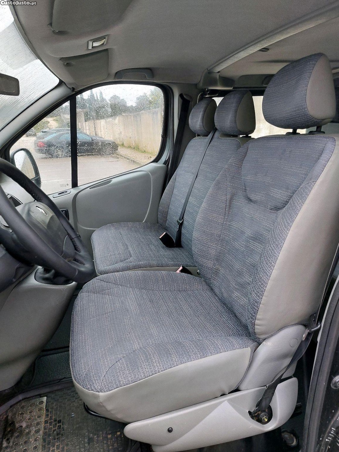 Renault Trafic 2.0 DCI A/C 6 Lugares CX fibrada — fotografia 5