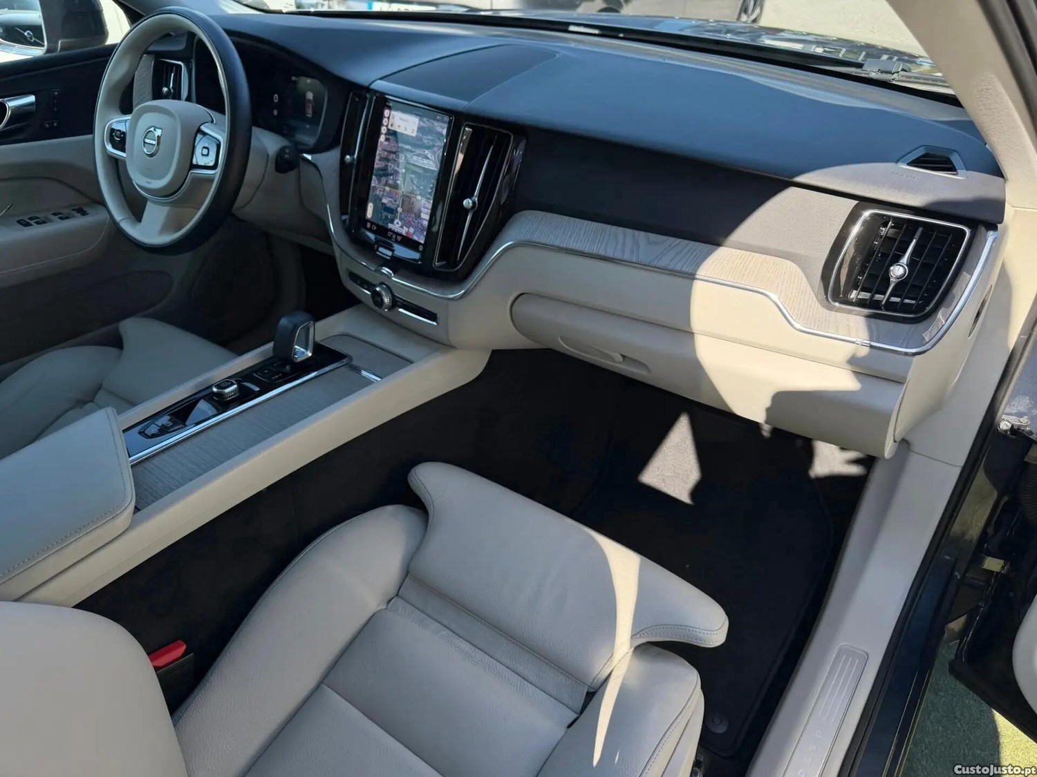 Volvo XC 60 2.0 B4 Plus Bright — fotografia 13