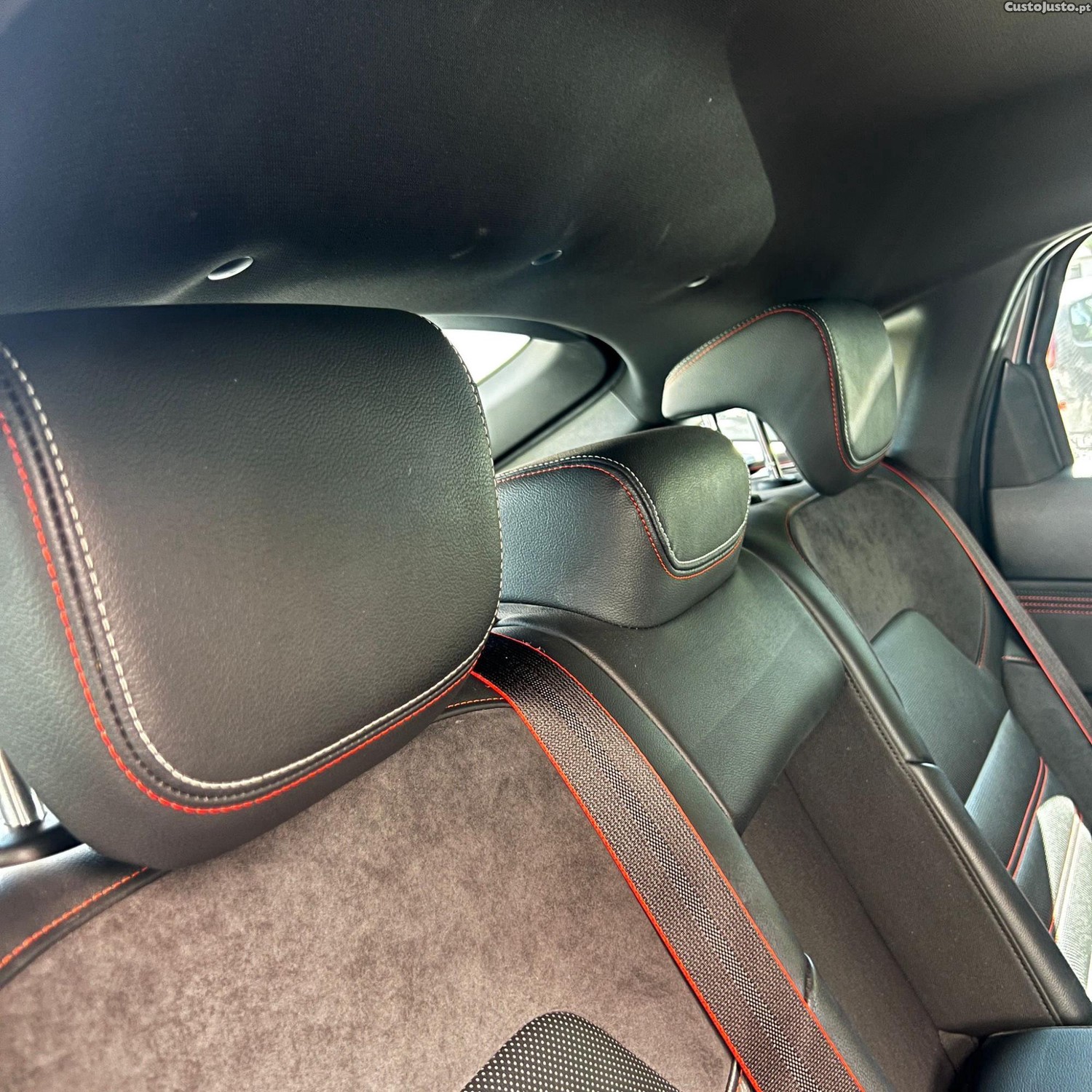 Renault Arkana R.S. Line TCe 140 EDC Mild Hybrid — fotografia 4