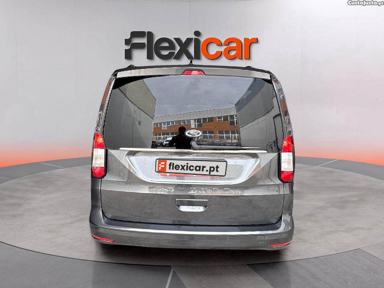 Ford Tourneo 1.5 EcoBoost Titanium — fotografia 12