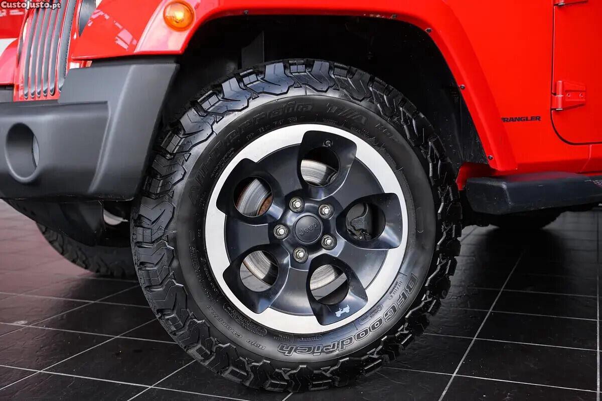 Jeep Wrangler 2.8 CRD Auto Sport — fotografia 19
