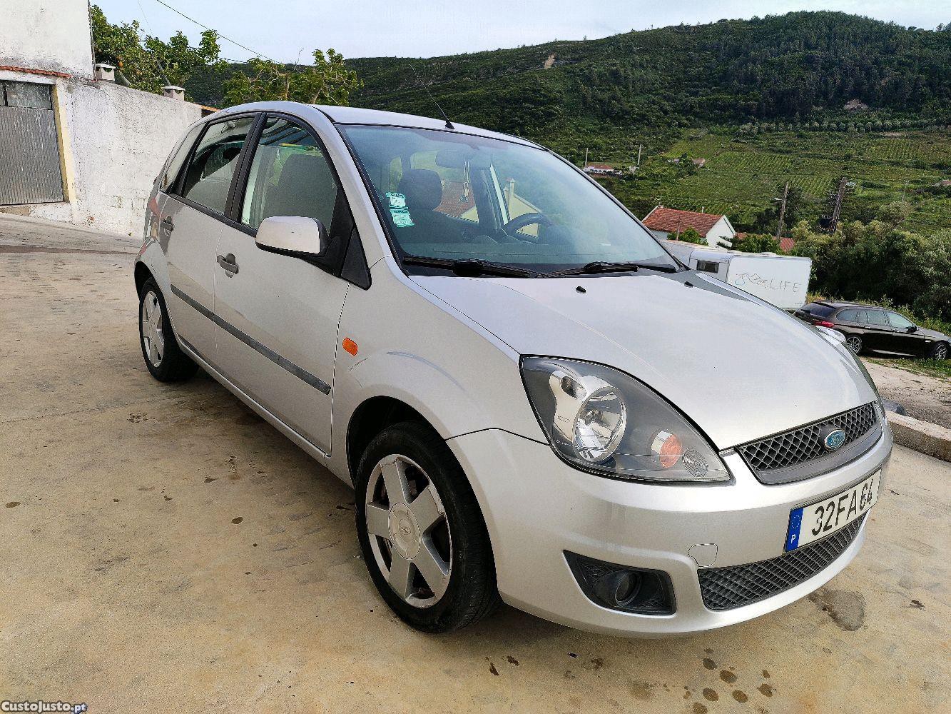 Ford Fiesta 1.4 Tdci Futura — fotografia 6