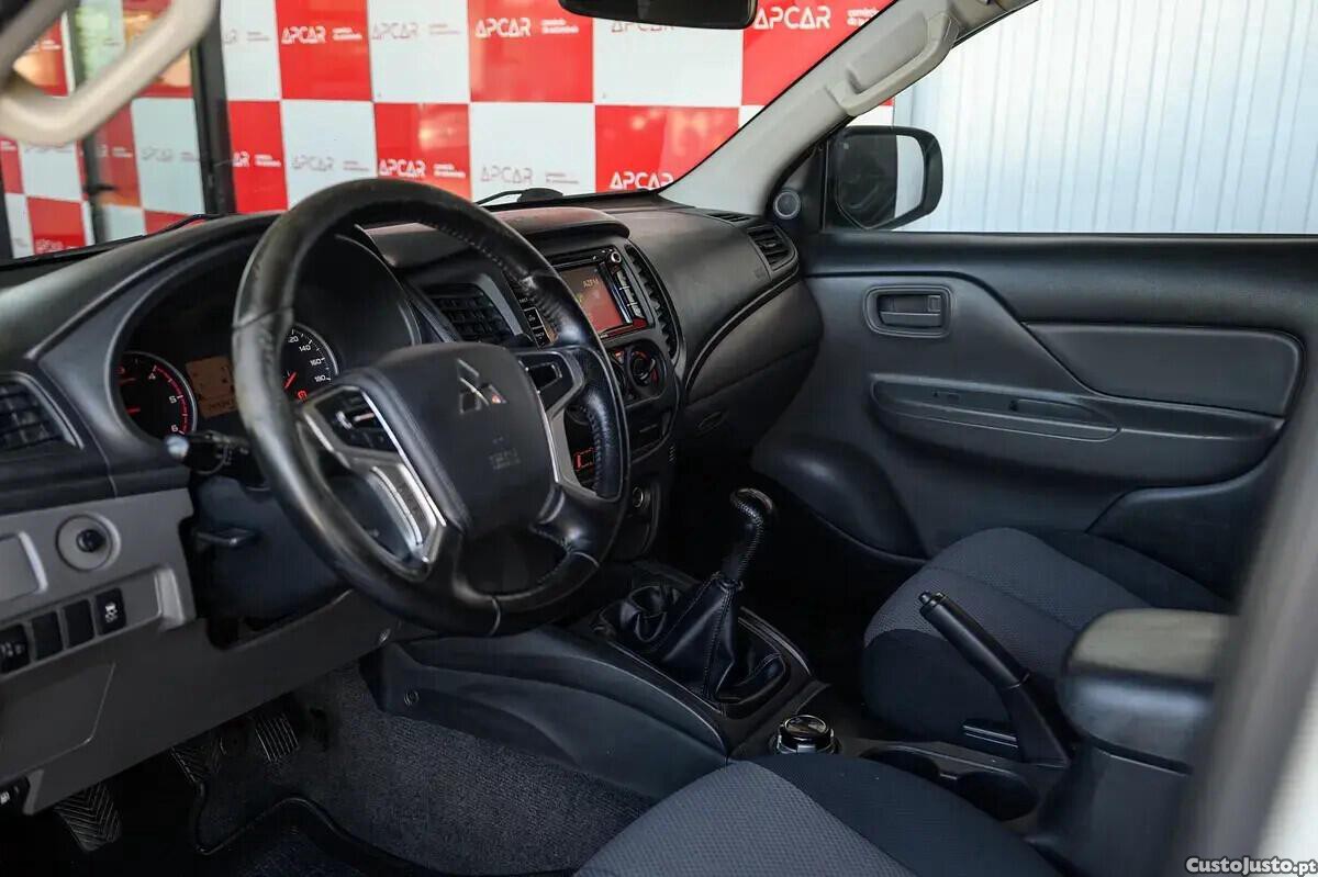 Mitsubishi L200 2.4 DI-D Club Invite Strakar Look 4WD — fotografia 16