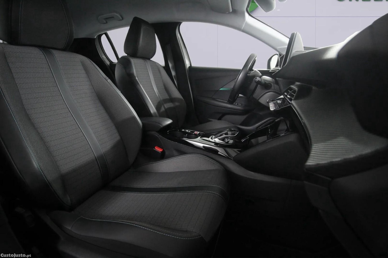 Peugeot e-208 50 kWh Style — fotografia 3