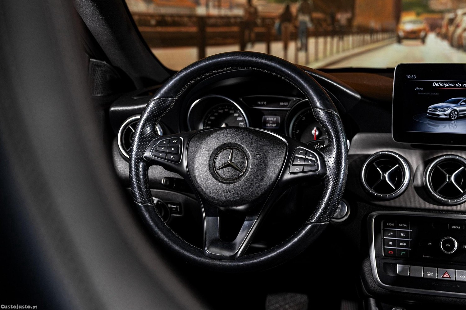 Mercedes-Benz CLA 200 d Urban Aut. — fotografia 14