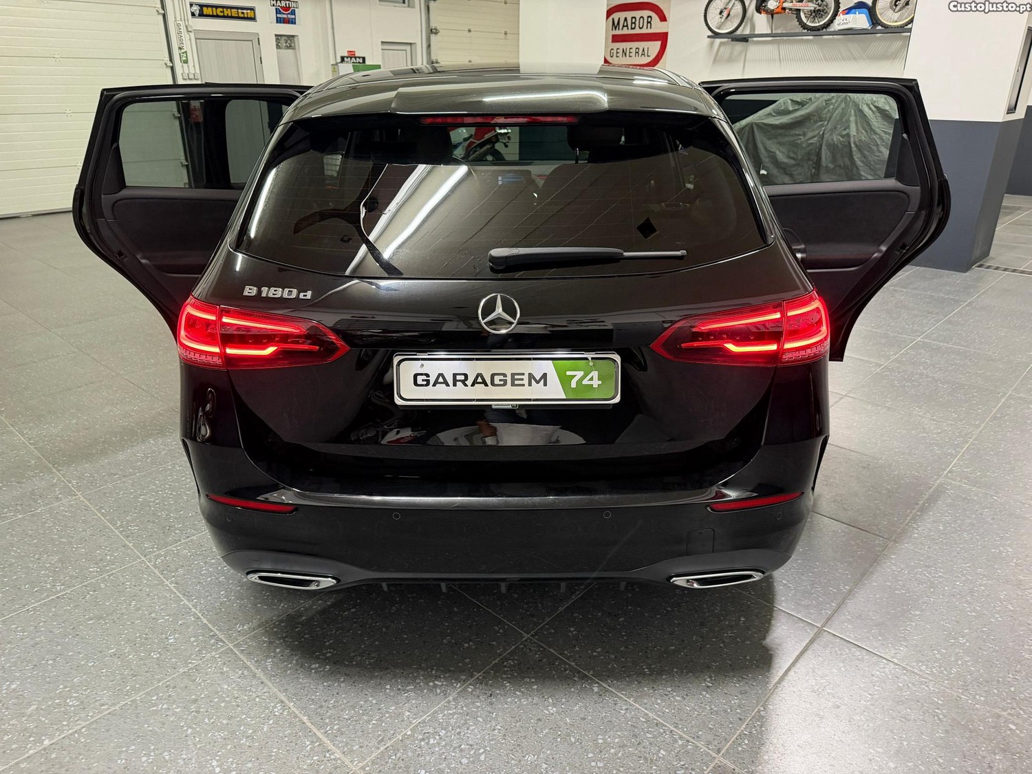 Mercedes-Benz B 180 d AMG Line Aut. — fotografia 12
