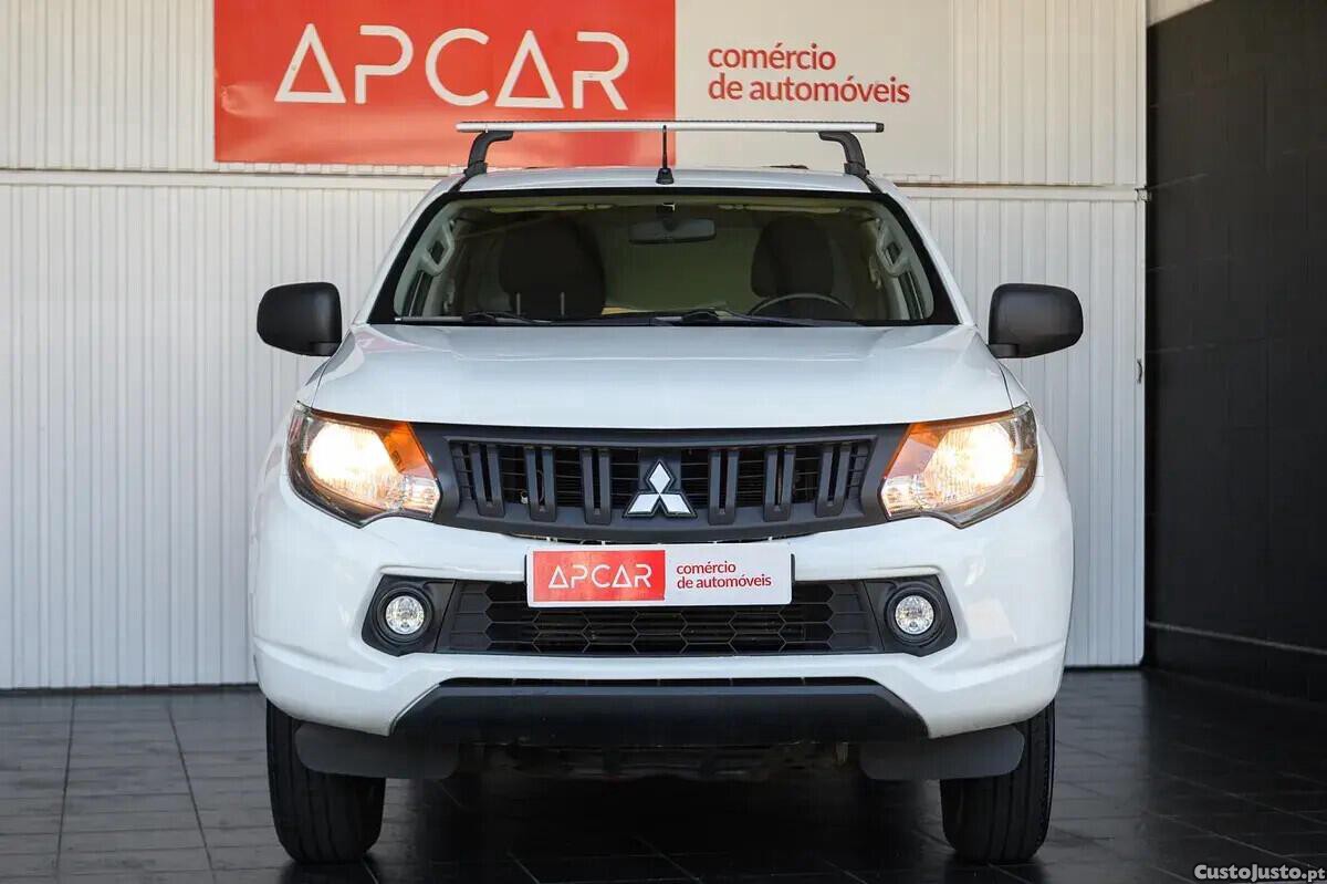 Mitsubishi L200 2.4 DI-D Club Invite Strakar Look 4WD — fotografia 24
