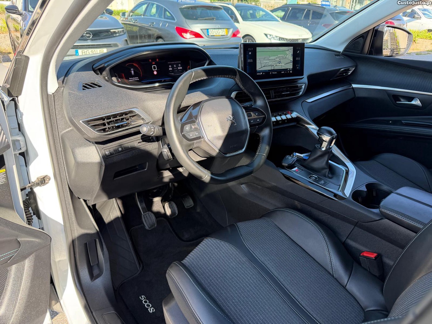 Peugeot 5008 1.5 BlueHDi Allure — fotografia 19