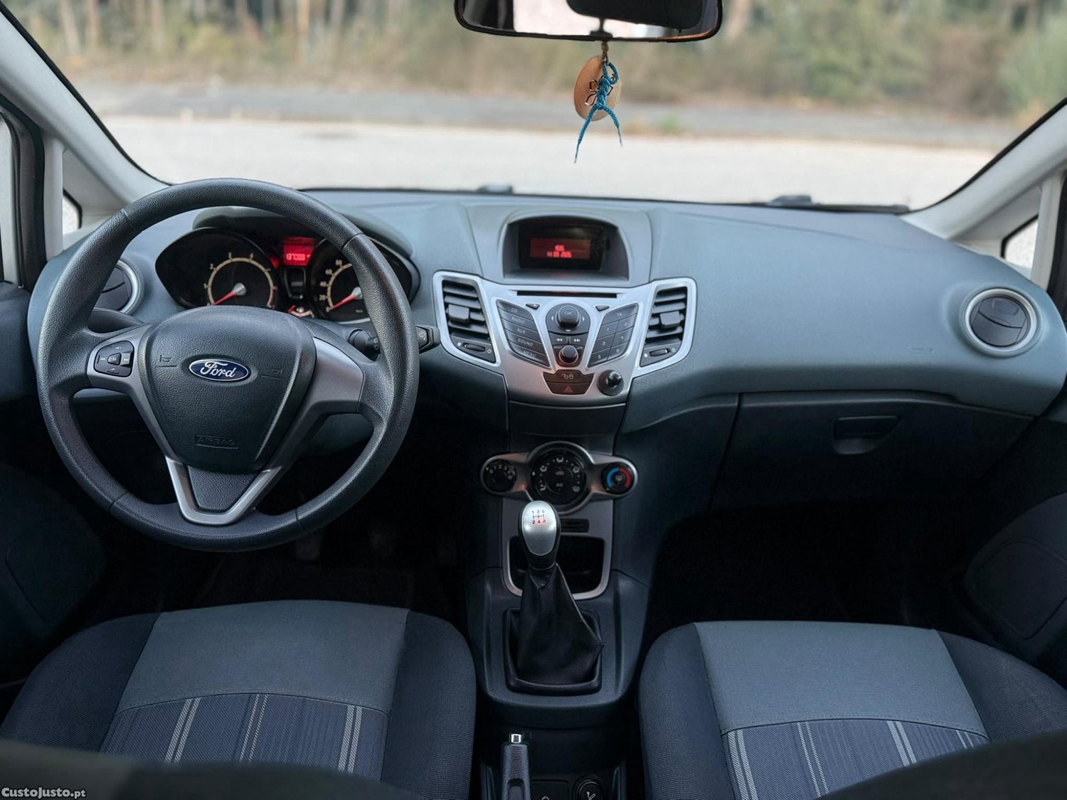 Ford Fiesta 1.25 Gasolina 82cv 5lugares 137.000KM — fotografia 5