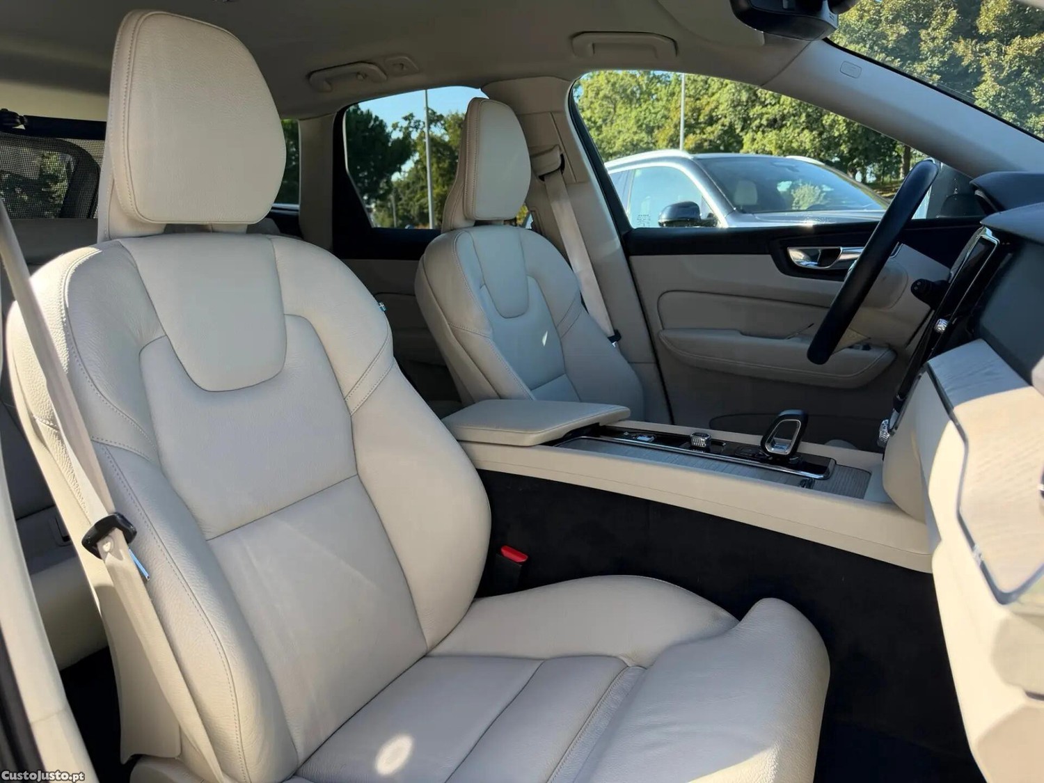 Volvo XC 60 2.0 B4 Plus Bright — fotografia 12