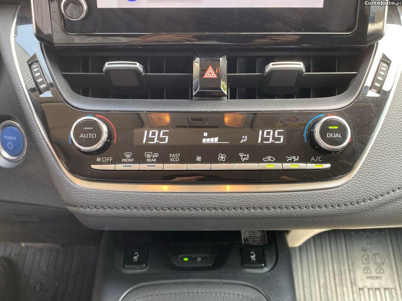 Toyota Corolla SD 1.8 Hybrid Luxury — fotografia 11