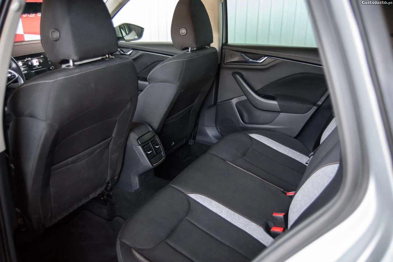 Skoda Kamiq 1.0 TSI Ambition DSG — fotografia 5