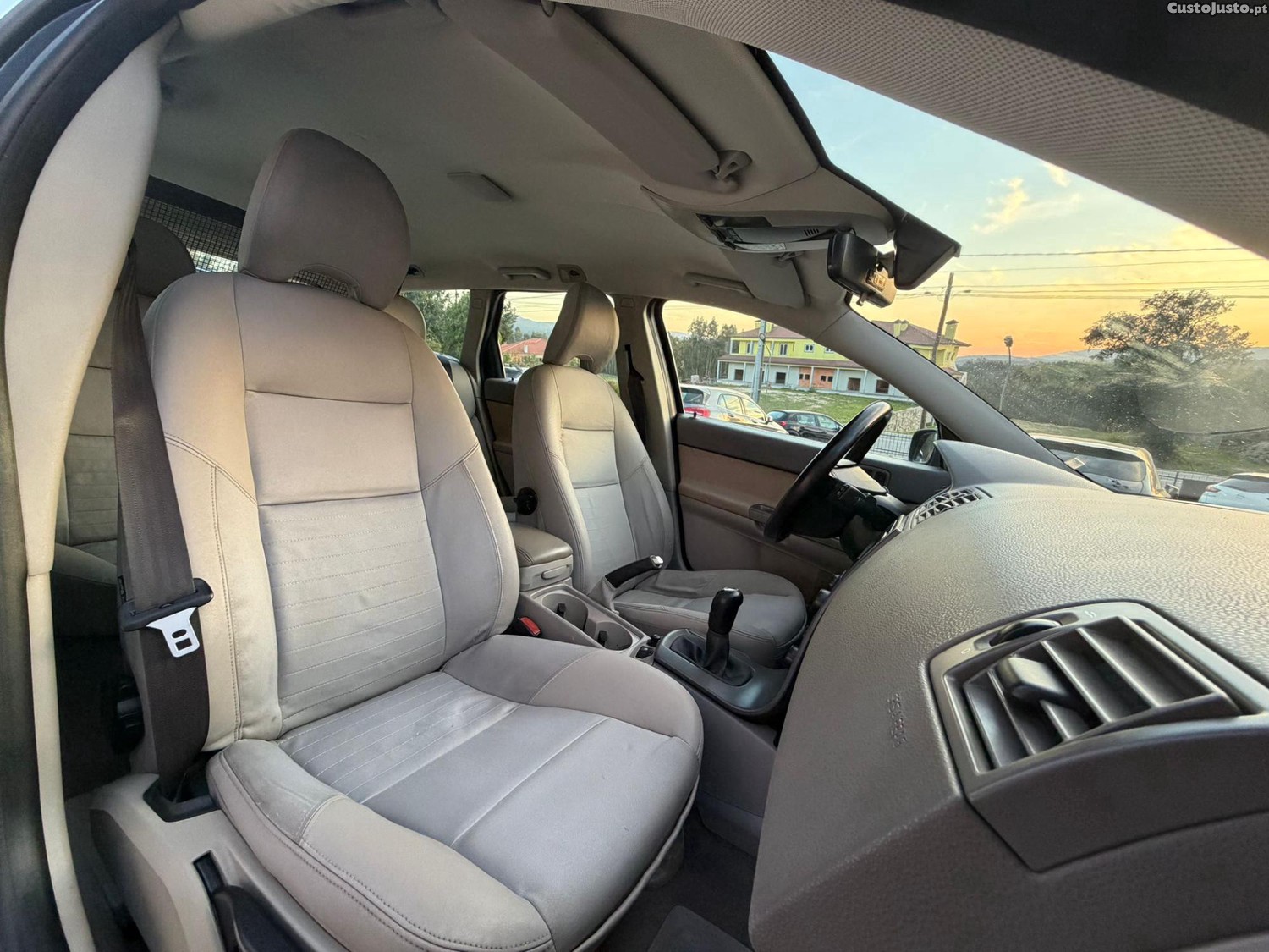 Volvo V50 2.0HDI 136CV IUC BARATO — fotografia 4