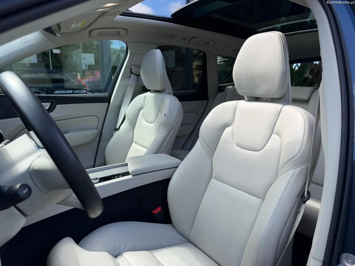 Volvo XC 60 2.0 T6 PHEV Ultimate Dark AWD — fotografia 14